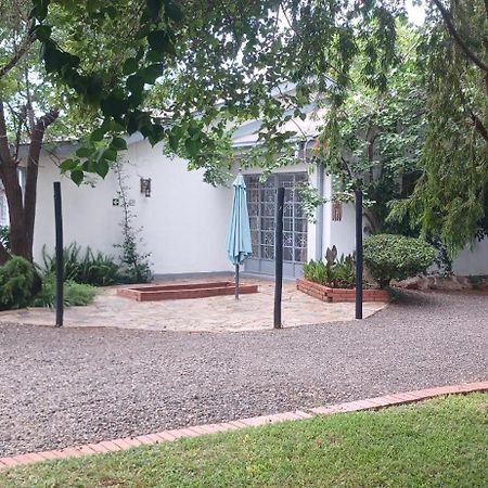 Driftwood Boutique Bed And Breakfast Lobatse Luaran gambar