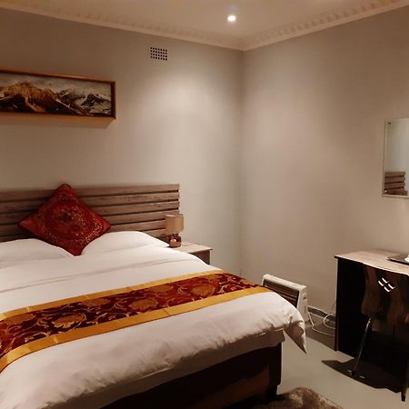 Driftwood Boutique Bed And Breakfast Lobatse Luaran gambar