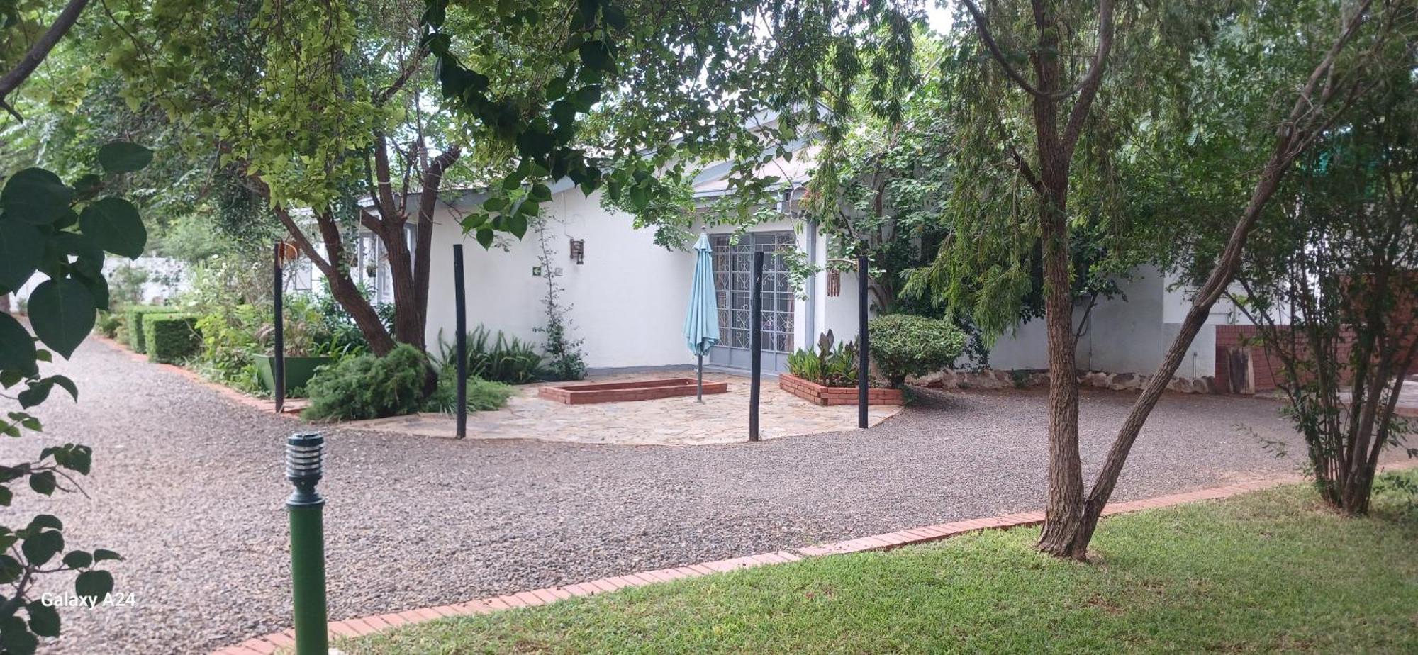 Driftwood Boutique Bed And Breakfast Lobatse Luaran gambar